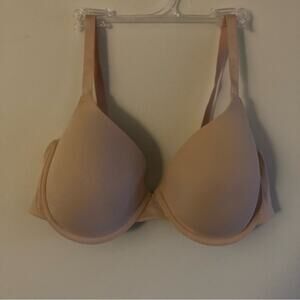 38d light pink Ellen Tracy bra - see pic 2 for best color